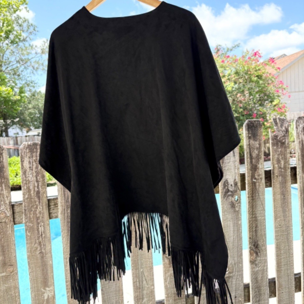White House Black Market Black Poncho Shawl Wrap Cardigan O/S Fringe - Picture 3 of 12